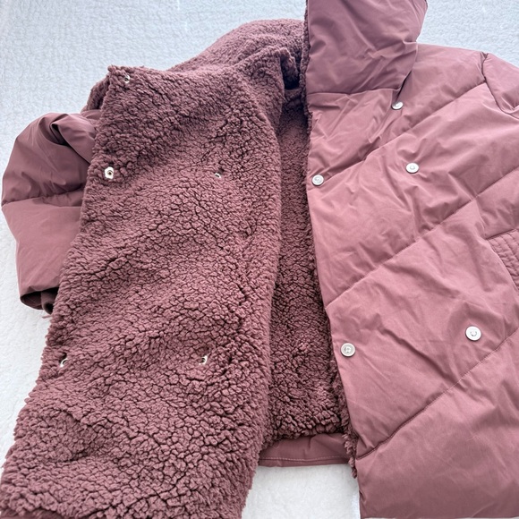 Andrew Marc Women's Valencia Water Resistant Faux Shearling Lined Puffer Jacket - Picture 5 of 10